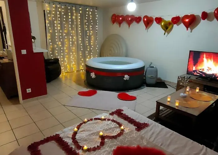 Cosy Private Jacuzzi Spa Apartment In Paris