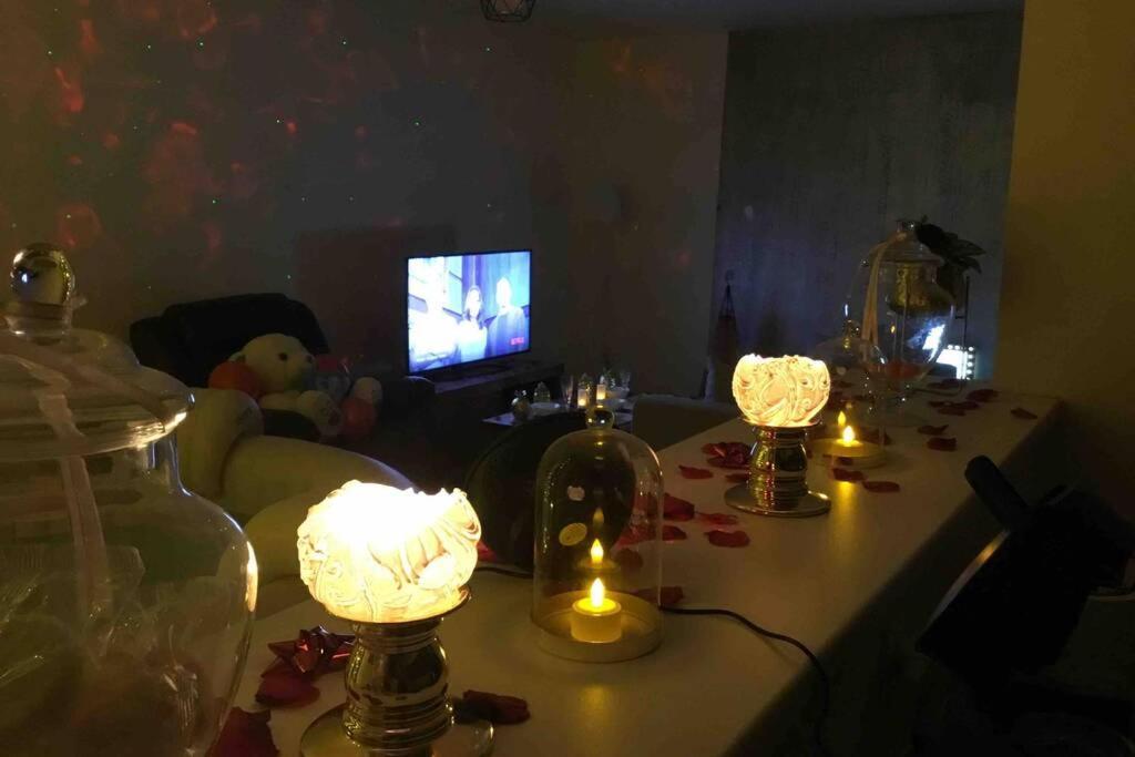 Cosy Private Jacuzzi Spa Apartment In Paris
