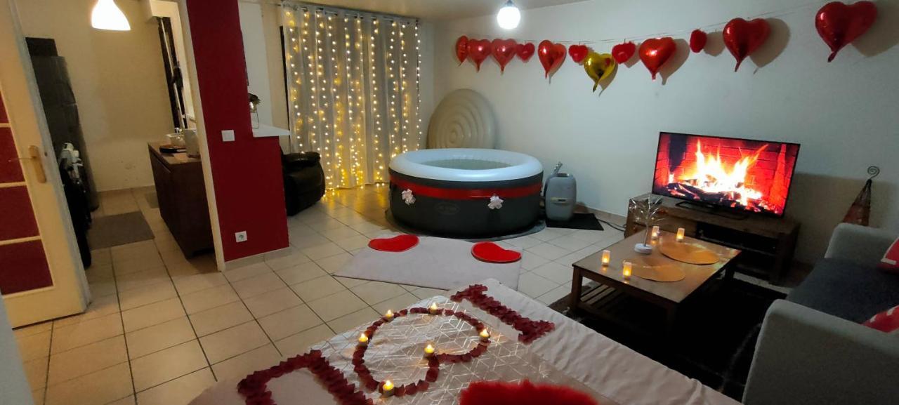 Cosy Private Jacuzzi Spa Apartment In Paris Apartment *