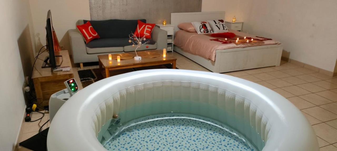 Cosy Private Jacuzzi Spa Apartment In Paris Apartment Paris