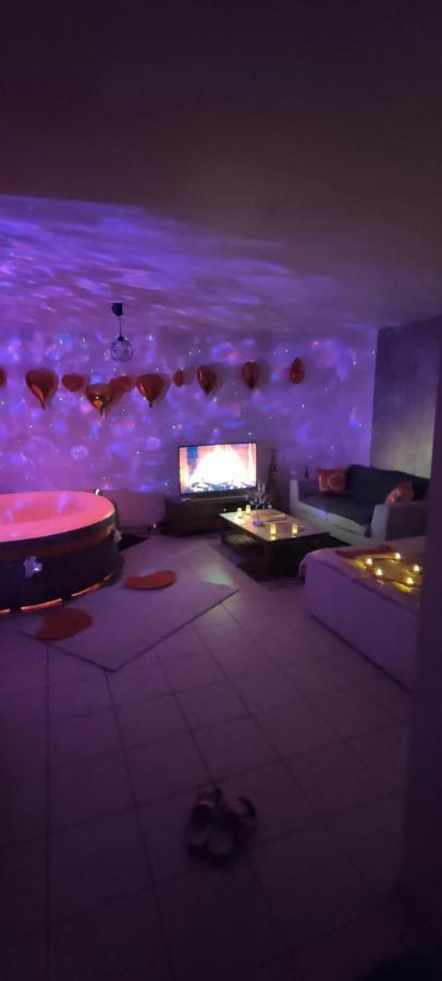 Cosy Private Jacuzzi Spa Apartment In Paris *